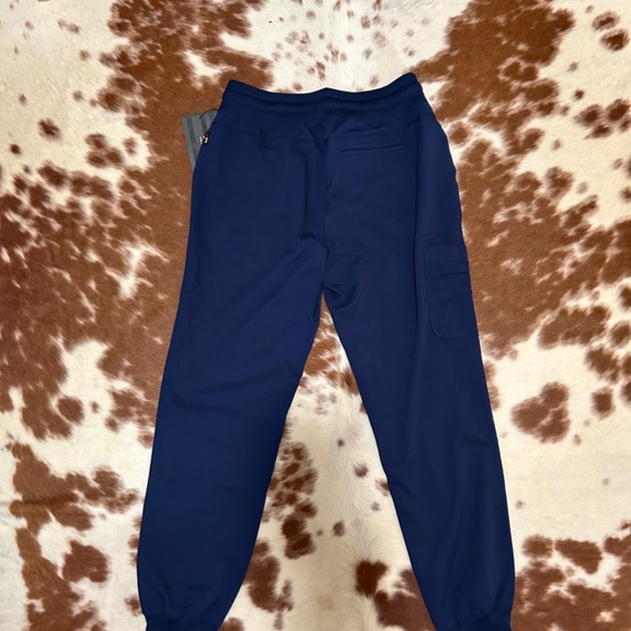 EDEN 5-POCKET MID-RISE JOGGER SCRUB PANT GREY'S ANATOMY™ Size Small Indigo NWT - Picture 2 of 5